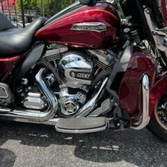 2016 Harley-Davidson Tri Glide® Ultra FLHTCUTG thumb 3