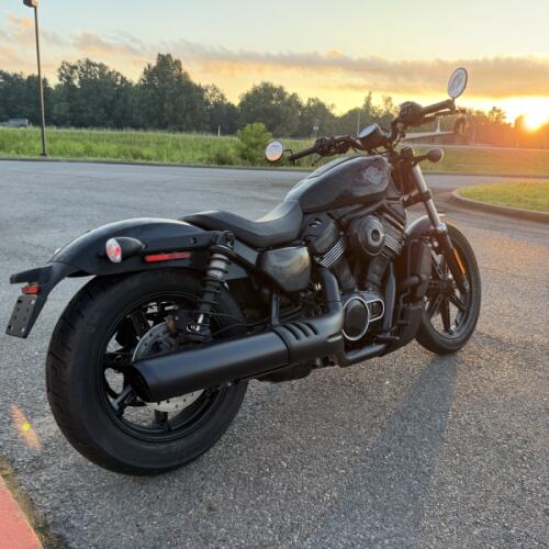 2026 Harley-Davidson® Nightster™ Vivid Black Black Trim thumb 2