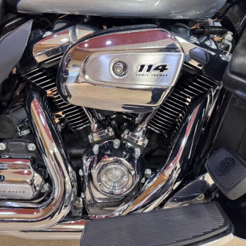 2019 Harley-Davidson® Ultra Limited Midnight Blue/Barracuda Silver thumb 2