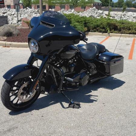 2018 Harley-Davidson® Street Glide® Special Vivid Black thumb 1