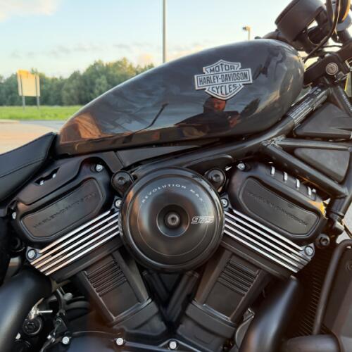 2026 Harley-Davidson® Nightster™ Vivid Black Black Trim thumb 1