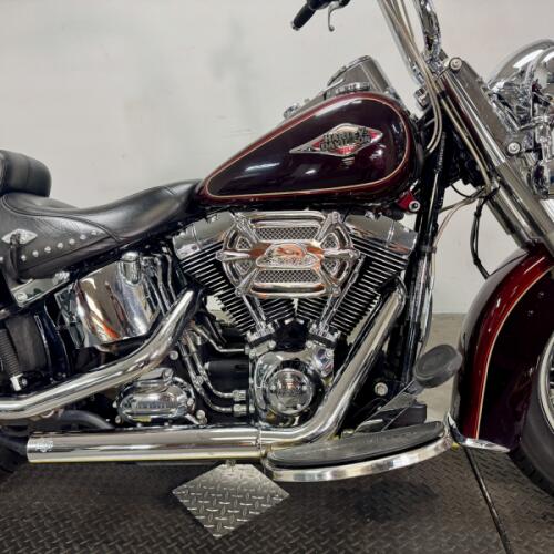 2015 Harley-Davidson® Heritage Softail® Classic FLSTC  thumb 3