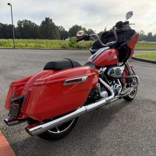 2026 Harley-Davidson® Road Glide™ Blood Orange Chrome Trim thumb 2