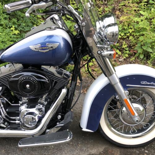 2015 Harley-Davidson® Softail® Deluxe Two-Tone White Hot Pearl/Blue Hot Pearl thumb 3