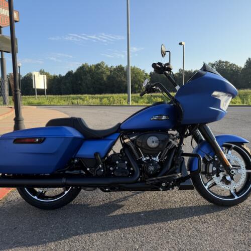 2026 Harley-Davidson® Road Glide™ Aurora Blue Denim Black Trim thumb 3