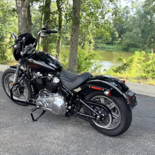 FXST 2023 Softail® Standard thumb 1