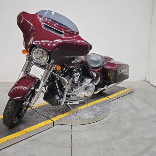 FLHX 2022 Street Glide<sup>®</sup> thumb 2