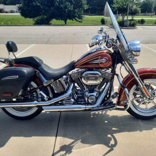 2014 Harley-Davidson® CVO™ Softail® Deluxe Crimson Red Sunglo and Ruby Flake with Airflow Graphics thumb 0