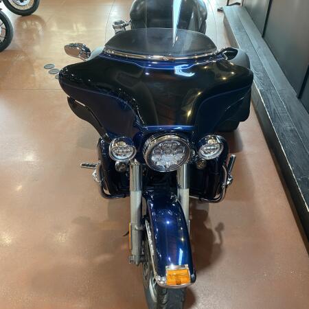 2012 Harley-Davidson® Tri Glide® Ultra FLHTCUTG thumb 1