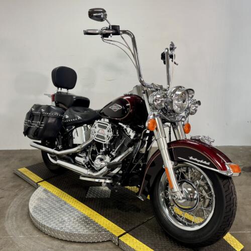 2015 Harley-Davidson® Heritage Softail® Classic FLSTC  thumb 1