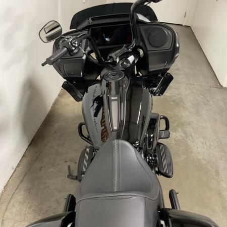 2024 Harley-Davidson® Road Glide® Vivid Black - Black Finish thumb 1
