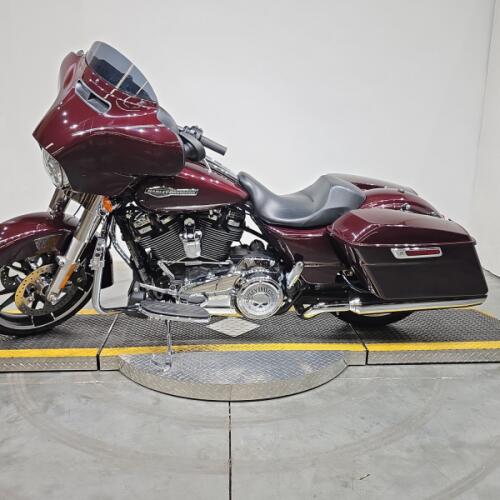 FLHX 2022 Street Glide<sup>®</sup> thumb 1