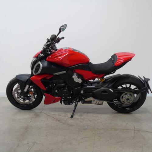 2024 Ducati Diavel V4, Ducati Red Livery, 2 previous owners, 5500 miles thumb 1