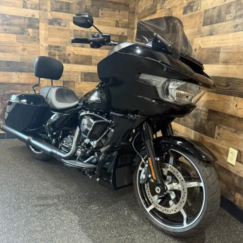 2024 Harley-Davidson® Road Glide® Vivid Black FLTRX thumb 3