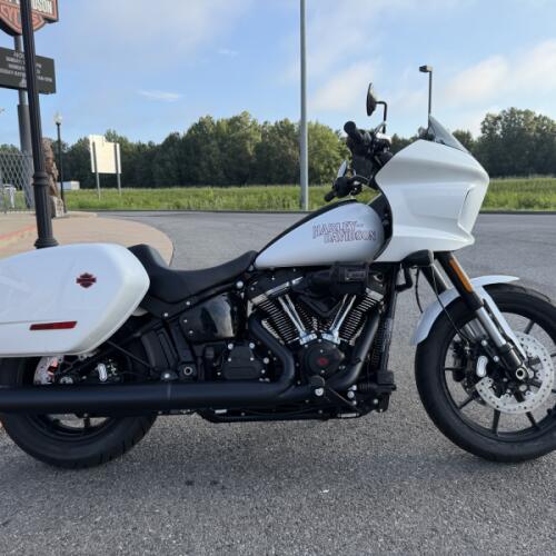 2026 Harley-Davidson® Low Rider™ ST White Onyx Pearl Black Trim thumb 3