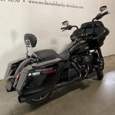 2024 Harley-Davidson® Road Glide® Vivid Black - Black Finish thumb 2