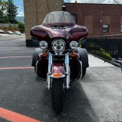 2016 Harley-Davidson Tri Glide® Ultra FLHTCUTG thumb 0