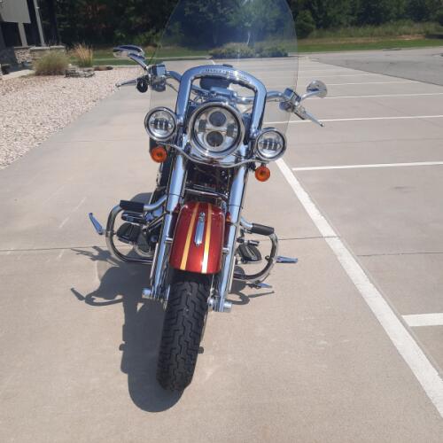 2014 Harley-Davidson® CVO™ Softail® Deluxe Crimson Red Sunglo and Ruby Flake with Airflow Graphics thumb 2