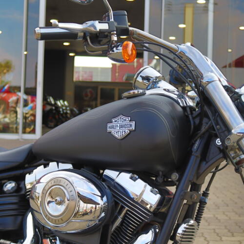 2010 Harley-Davidson® Softail® Rocker™ C Black thumb 3