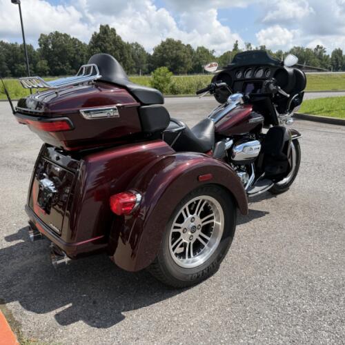2019 Harley-Davidson® Tri Glide® Ultra Twisted Cherry thumb 2