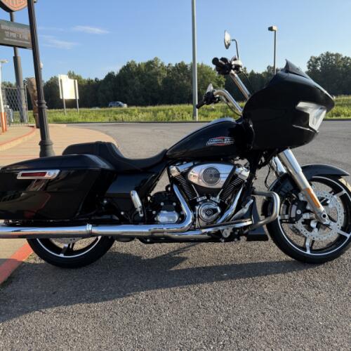 2026 Harley-Davidson® Road Glide™ Vivid Black thumb 3