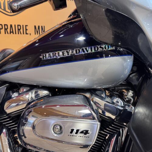2019 Harley-Davidson® Ultra Limited Midnight Blue/Barracuda Silver thumb 3