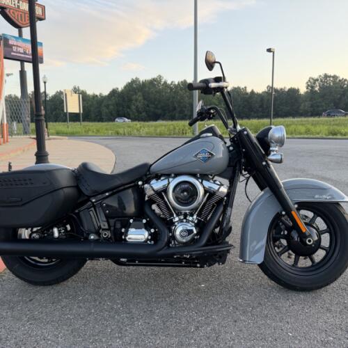 2026 Harley-Davidson® Heritage Classic Solo Dark Billiard Gray thumb 3
