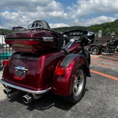 2016 Harley-Davidson Tri Glide® Ultra FLHTCUTG thumb 2