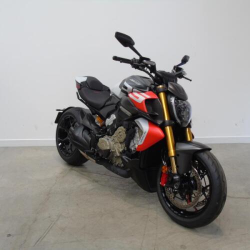 2026 Ducati Diavel RS, 2026 model, registered in 2026. 1 previous owner thumb 3