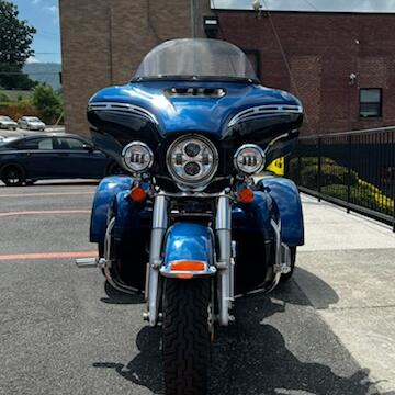  2018 Harley-Davidson Tri Glide® Ultra FLHTCUTG thumb 0