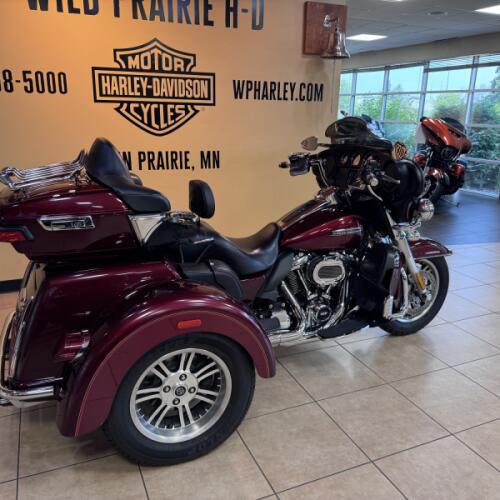 2017 Harley-Davidson® Tri Glide® Ultra Two-Tone Mysterious Red Sunglo/Velocity Red Sunglo thumb 1
