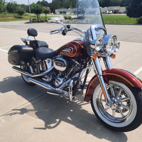 2014 Harley-Davidson® CVO™ Softail® Deluxe Crimson Red Sunglo and Ruby Flake with Airflow Graphics thumb 1