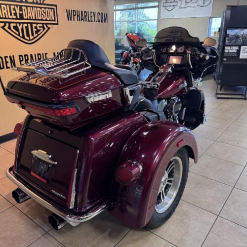 2017 Harley-Davidson® Tri Glide® Ultra Two-Tone Mysterious Red Sunglo/Velocity Red Sunglo thumb 0