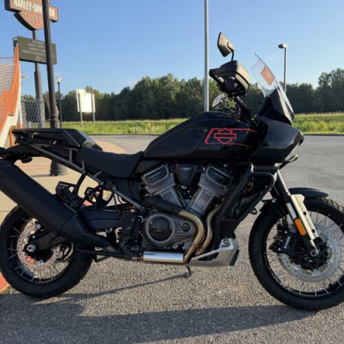 2026 Harley-Davidson® Pan America® 1250 Special Vivid Black thumb 3