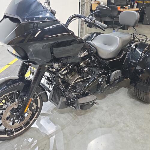 FLTRT 2025 Road Glide® 3 thumb 2
