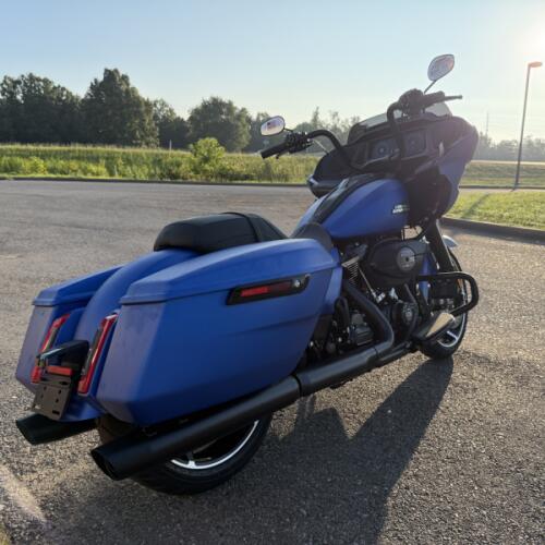 2026 Harley-Davidson® Road Glide™ Aurora Blue Denim Black Trim thumb 2