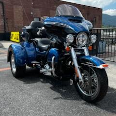  2018 Harley-Davidson Tri Glide® Ultra FLHTCUTG thumb 1