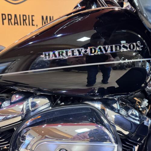 2017 Harley-Davidson® Ultra Limited Vivid Black thumb 3