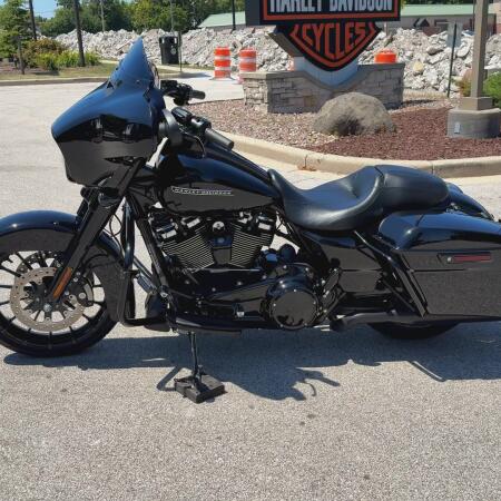 2018 Harley-Davidson® Street Glide® Special Vivid Black thumb 0