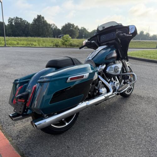 2026 Harley-Davidson® Street Glide® Teal Thunder / Vivid Black Chrome Trim thumb 2