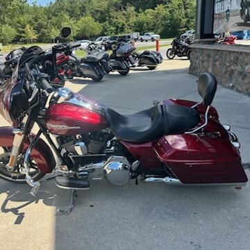 2016 Harley-Davidson® Street Glide® Special Velocity Red Sunglo thumb 3