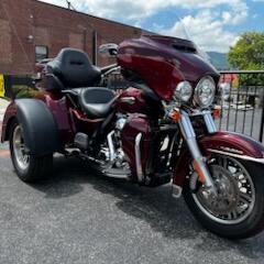 2016 Harley-Davidson Tri Glide® Ultra FLHTCUTG thumb 1