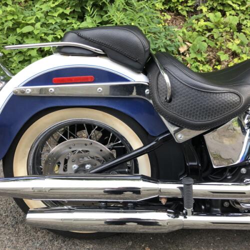 2015 Harley-Davidson® Softail® Deluxe Two-Tone White Hot Pearl/Blue Hot Pearl thumb 2