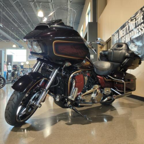 2023 Harley-Davidson® CVO™ Road Glide® LTD Anniversary Heirloom Red Fade thumb 3