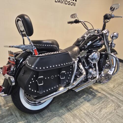 2006 Harley-Davidson® Heritage Softail® Classic Vivid Black FLSTCI thumb 3