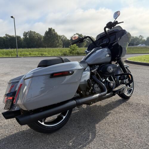 2026 Harley-Davidson® Road Glide™ Dark Billiard Gray thumb 2
