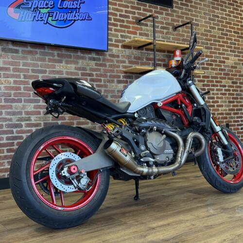 Ducati Monster 821 2015 thumb 3