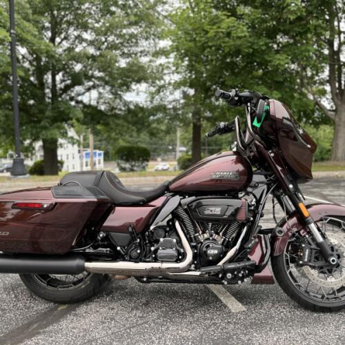 2024 Harley-Davidson® CVO™ Street Glide® Copperhead thumb 3