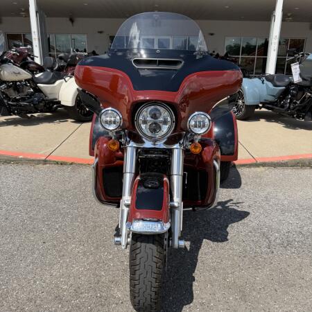 2024 Harley-Davidson® Tri Glide® Ultra Red Rock / Vivid Black thumb 0