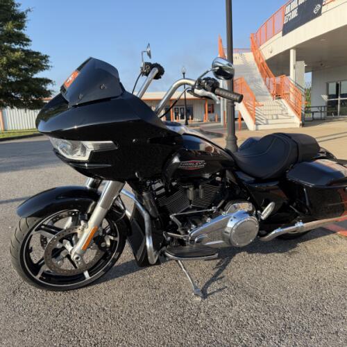 2026 Harley-Davidson® Road Glide™ Vivid Black thumb 0